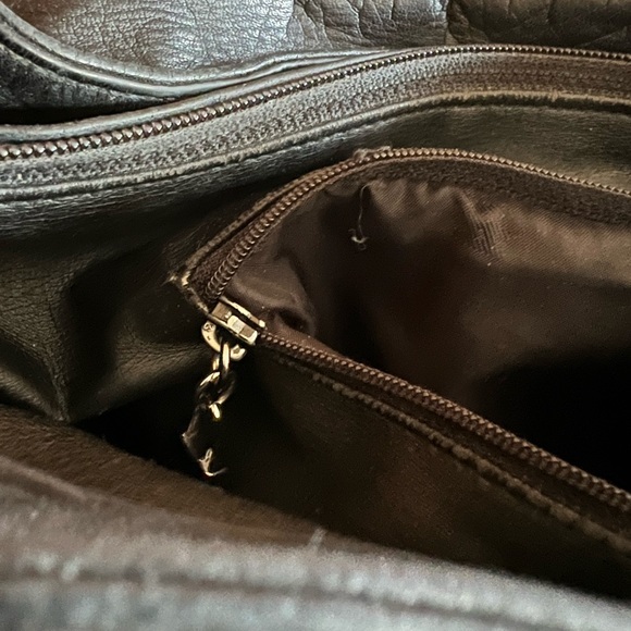 Perlina‎ NY Smooth Black Leather Square Tote - Picture 15 of 16